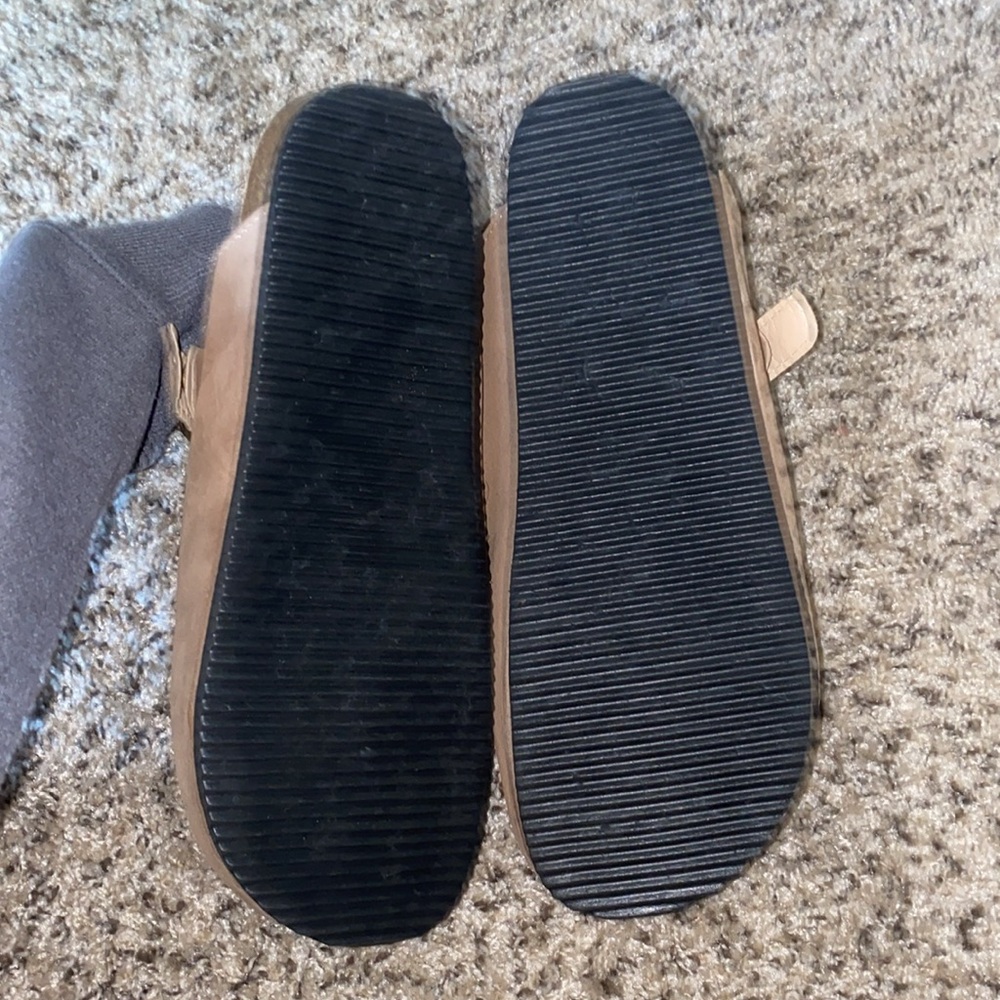 🪿Trendy slip-on tan sandal with adjustable buckle on top! - Picture 6 of 12